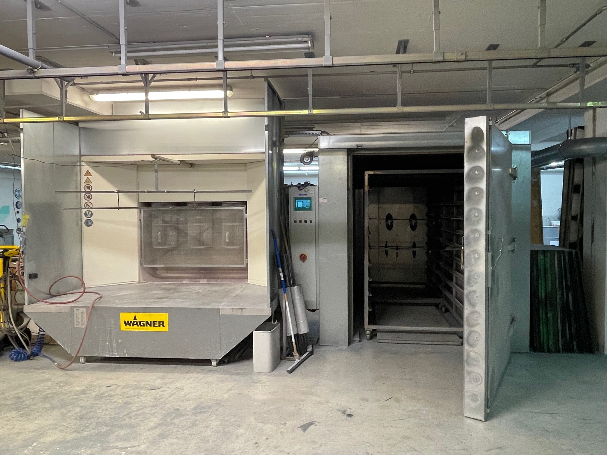 Anlage für Pulverbeschichtungen und Einbrennofen